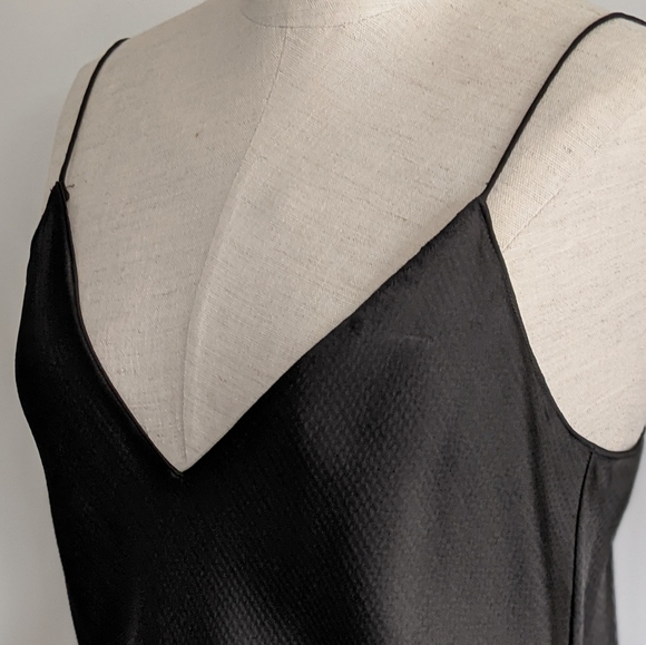 Theory Top Camisole V-Neck Sleeveless Silky Textured Lightweight Black L NWT - Picture 12 of 15